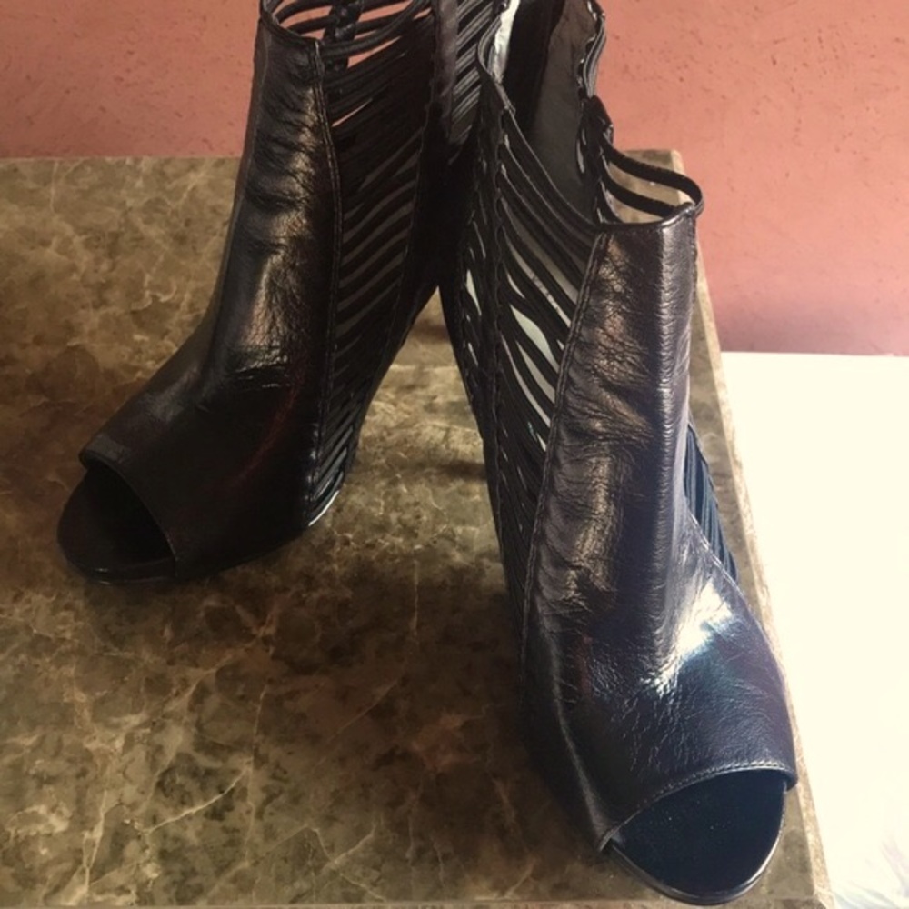 Shoes black leather open toes Nine West 7.5 never worn